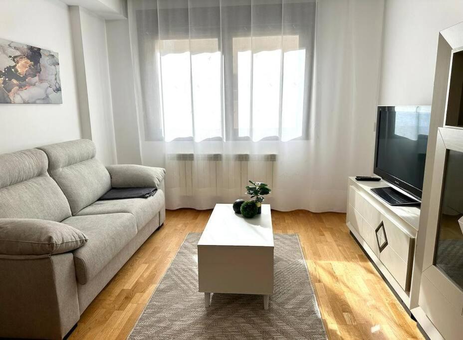 Studio 14 + Garaje Incluido. Nuevo, Elegante, Acogedor. Haro Exterior foto